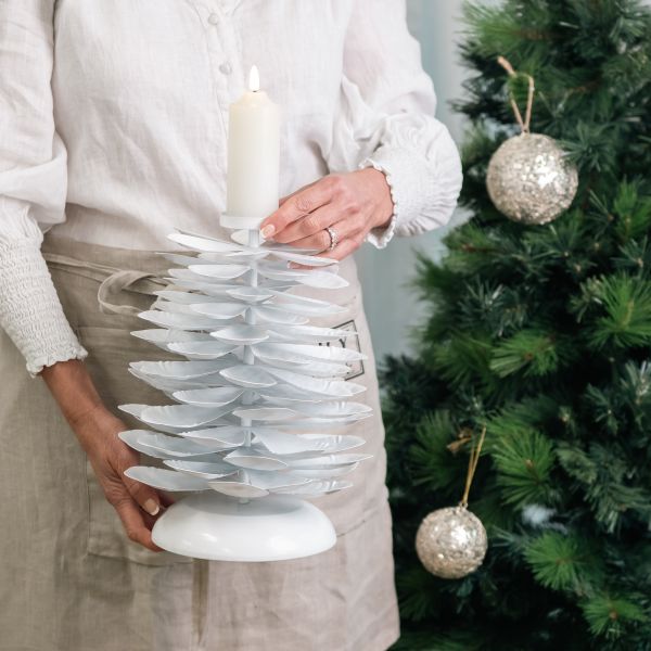 Lune Pinecone Stand 24 x 33