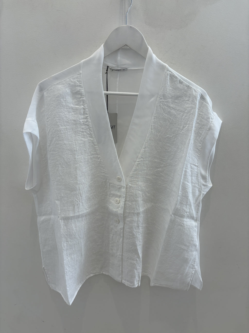 Transit B112 Linen Button Top