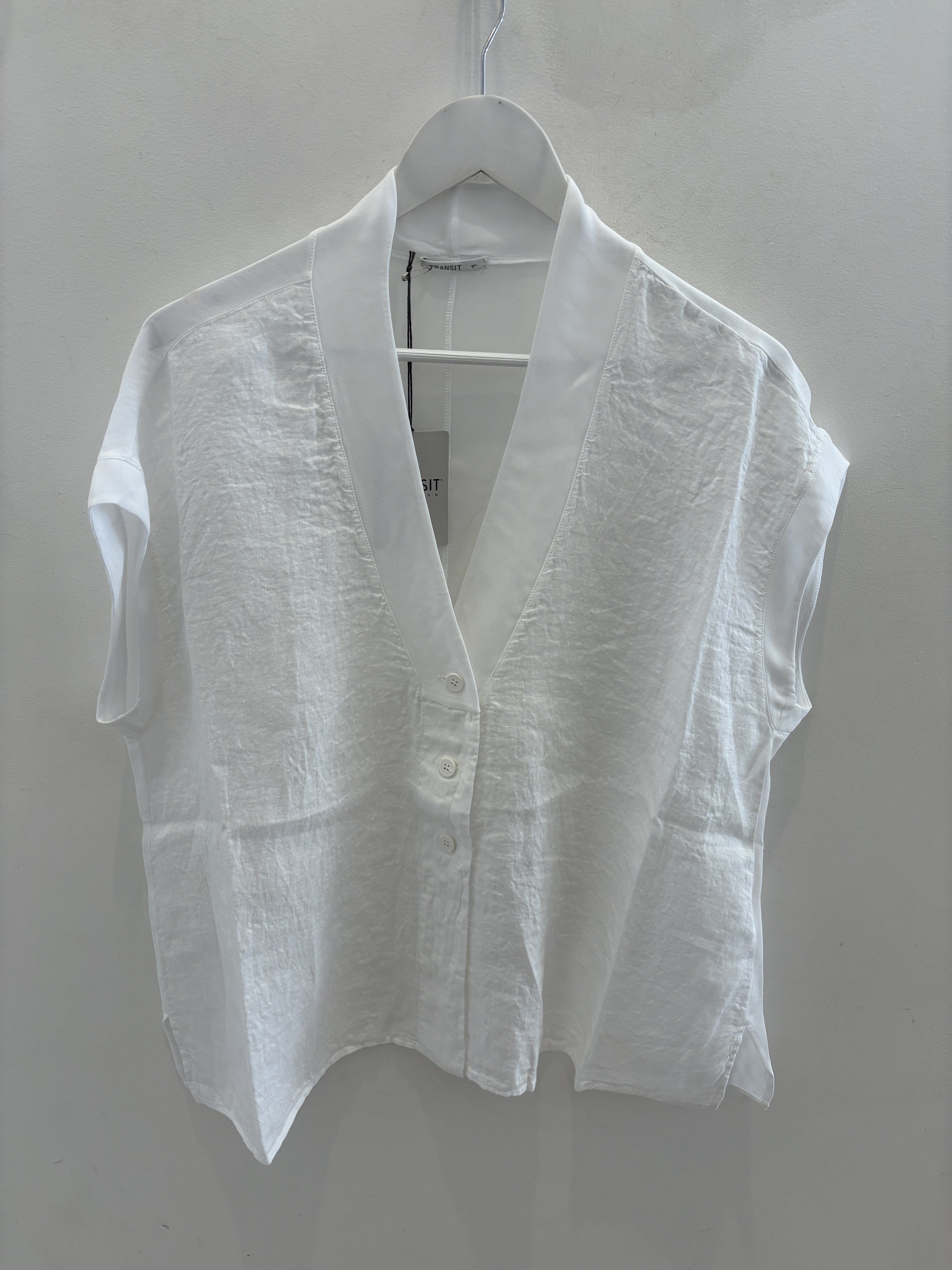 Transit B112 Linen Button Top